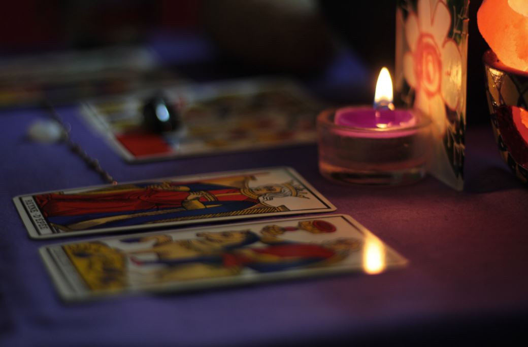 Connecting with Spirits Through Tarot Cards Connecting with Spirits Through Tarot Cards